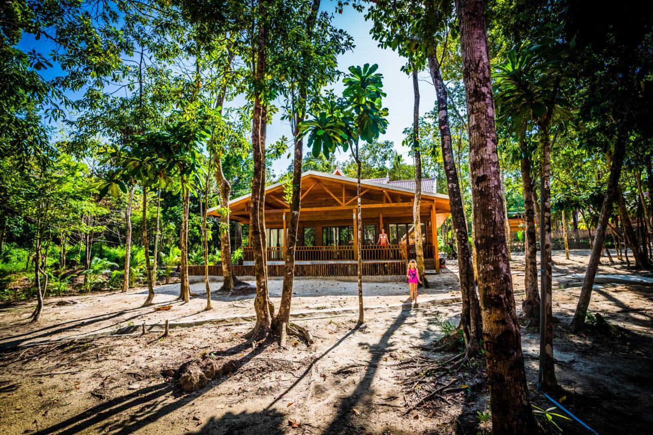 Sol Beach Resort Koh Rong Sanloem Exteriör bild
