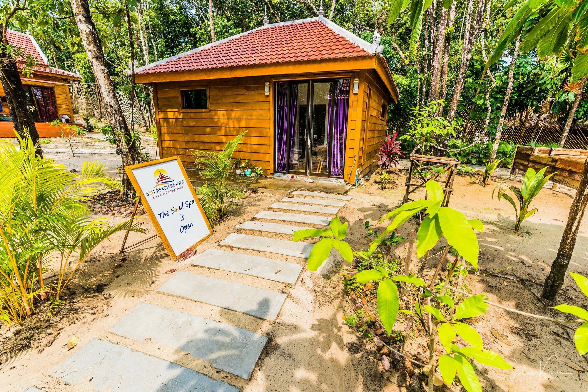 Sol Beach Resort Koh Rong Sanloem Exteriör bild